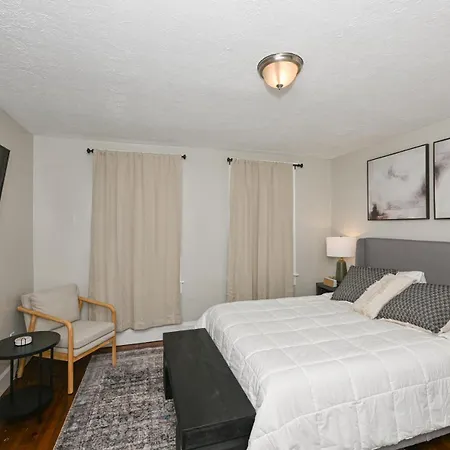 Spacious 3-Bed In Vibrant Tremont